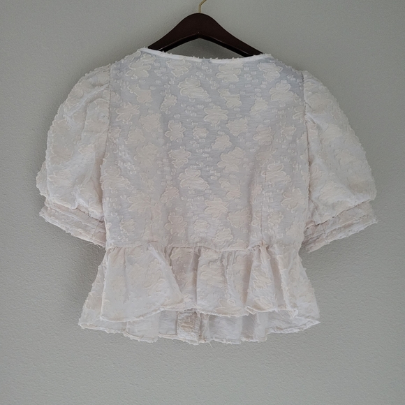 Beautiful blouse - Picture 2 of 2